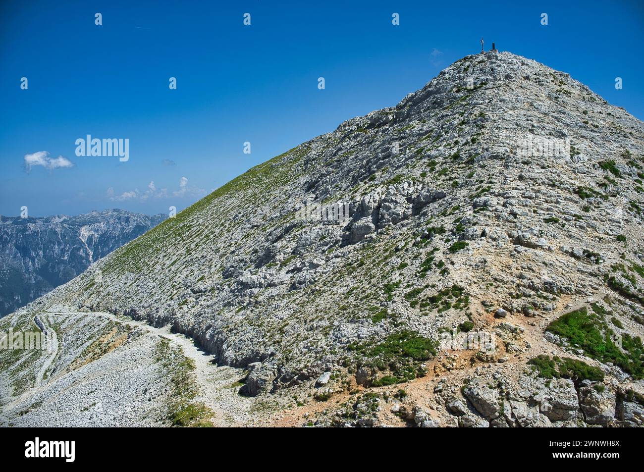 Cima Carega, la montagna più alta dell'omonima catena montuosa delle piccole Dolomiti dell'Italia settentrionale, situata tra le province di Trento, Foto Stock