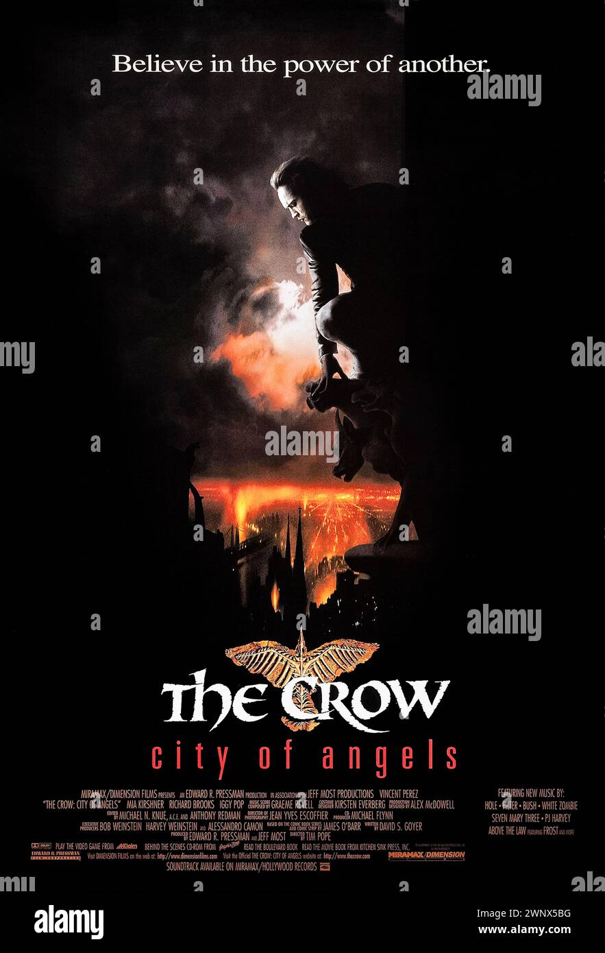 The Crow: City of Angels (1996) diretto da Tim Pope e interpretato da Vincent Perez, mia Kirshner e Richard Brooks. Lo spirito del Corvo resuscita un altro uomo in cerca di vendetta per l'omicidio di suo figlio. Fotografia di un poster originale da 1996 US a un foglio. ***SOLO PER USO EDITORIALE*** credito: BFA / Miramax Films Foto Stock