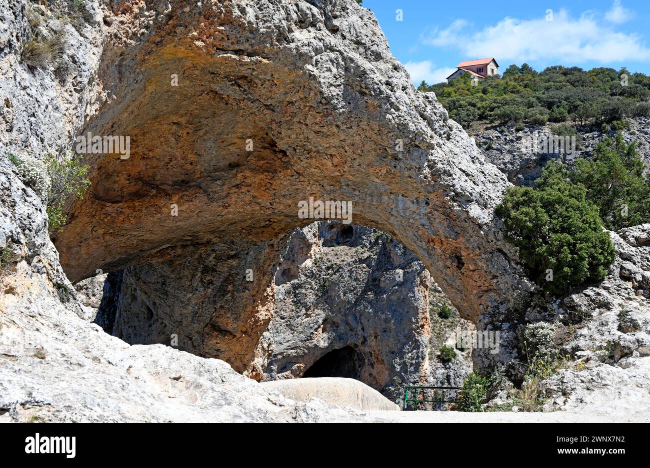 Arco naturale di Ventano del Diablo. Villalba de la Sierra, Cuenca, Castilla-la Mancha, Spagna. Foto Stock