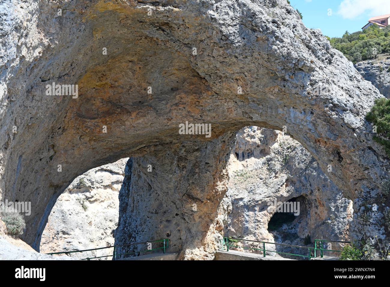 Arco naturale di Ventano del Diablo. Villalba de la Sierra, Cuenca, Castilla-la Mancha, Spagna. Foto Stock