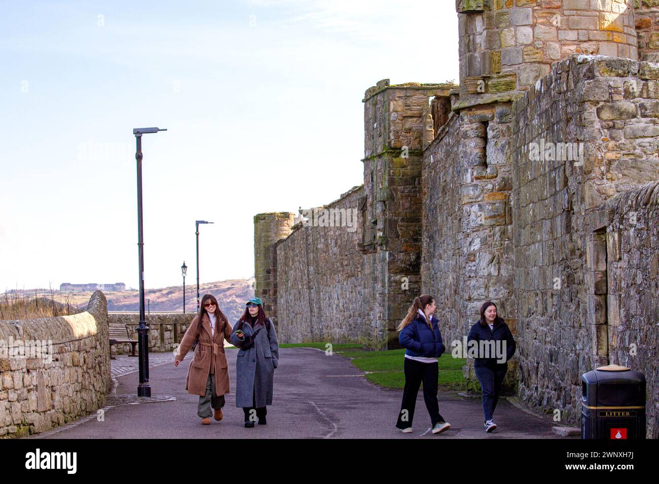 Splendide viste dell'abbazia scozzese del 1158 e della cattedrale nella storica città di Fife di St Andrews, Scozia Foto Stock