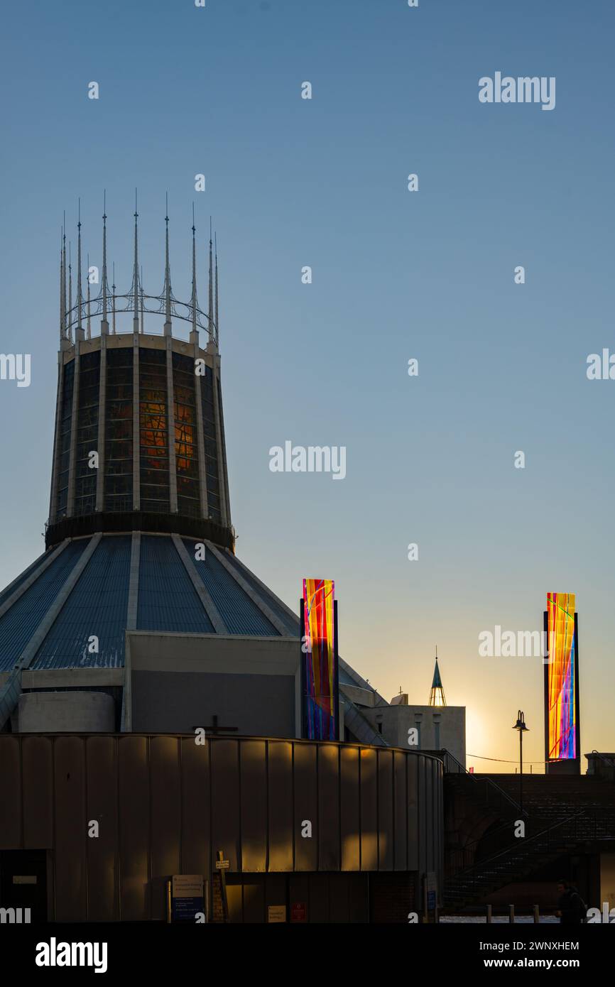 La torre della Cattedrale metropolitana di Liverpool nel tardo pomeriggio Foto Stock