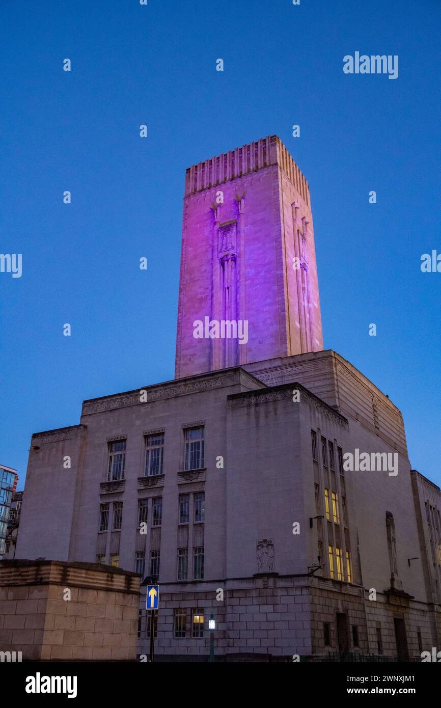 L'albero di ventilazione per il Liverpool Kingsway Tunnel al tramonto Foto Stock