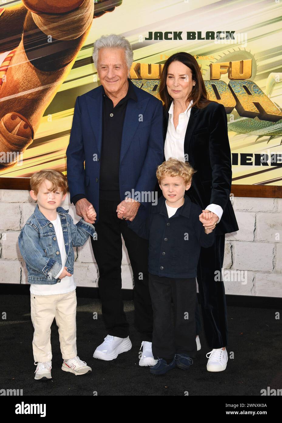LOS ANGELES, CALIFORNIA - 3 MARZO: (L-R) Dustin Hoffman e Lisa Hoffman assistono alla prima di "Kung fu Panda 4" della Universal Pictures presso l'AMC The Grov Foto Stock