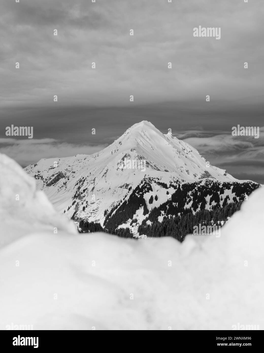 Tipico scenario montano delle alpi francesi Foto Stock