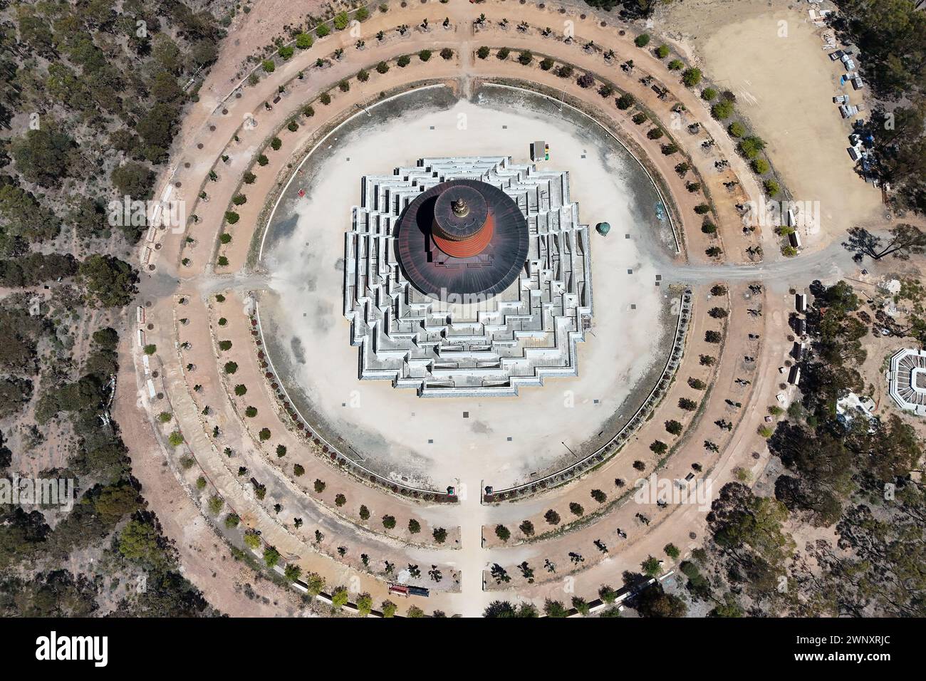 Veduta aerea del grande Stupa della compassione universale Foto Stock