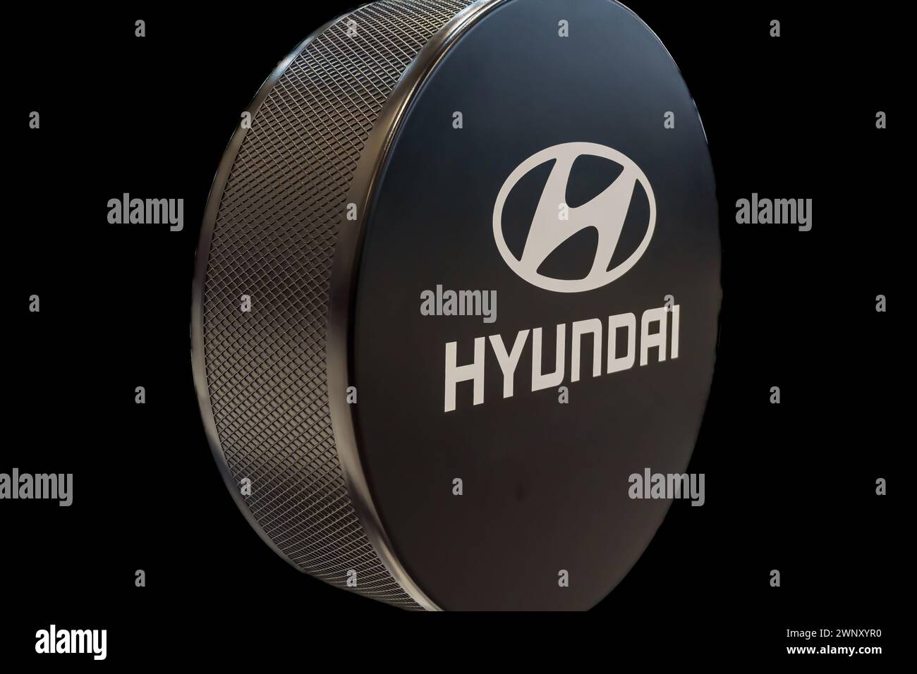 Logo Hyundai in una ruota di scorta, 17 febbraio 2024 Foto Stock