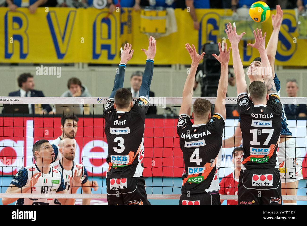 ITAS Trentino vs Berlin Recyclin volleys - quarti di finale della CEV Men Volley Champions League 2023/24 Foto Stock