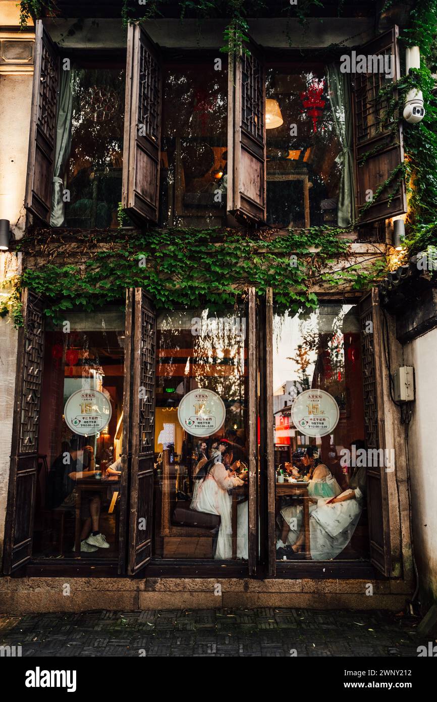 Finestre del ristorante nella città vecchia di Suzhou Foto Stock