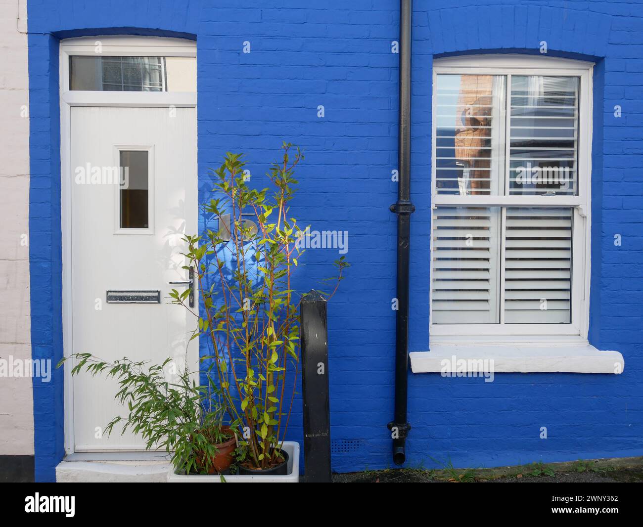Facciata di una vecchia casa a schiera nella parte vecchia della città di Weymouth, Dorset, Inghilterra, Regno Unito Foto Stock
