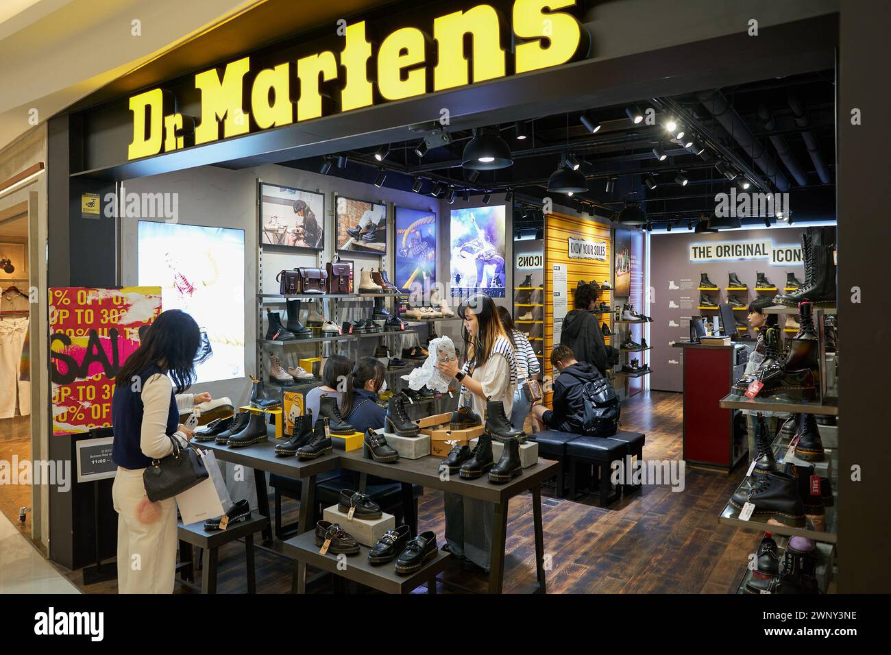 Negozi scarpe dottor martens online