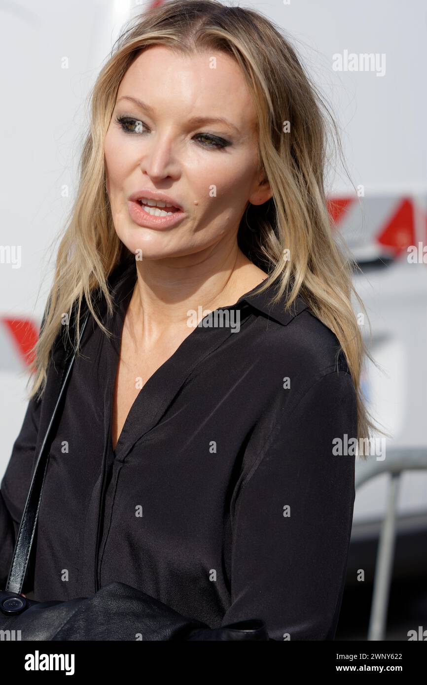 7ème journée de fashion week à Paris, le sosie de Kate Moss a fait sensation parmi les invités lors du défilé Marine Serre Foto Stock