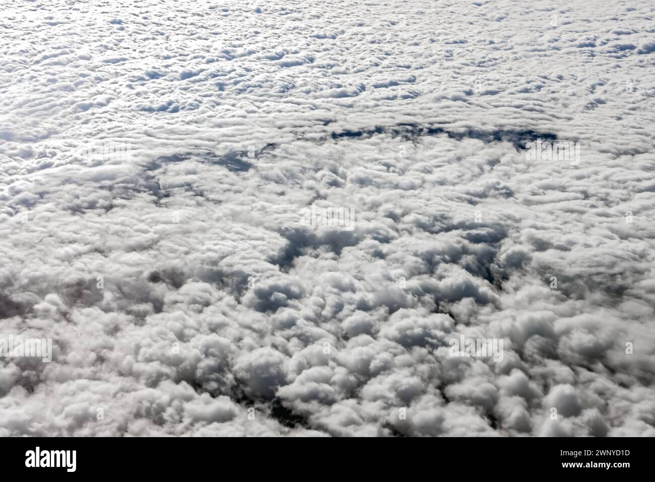 Nuvole viste dall'alto da un aereo volante Foto Stock