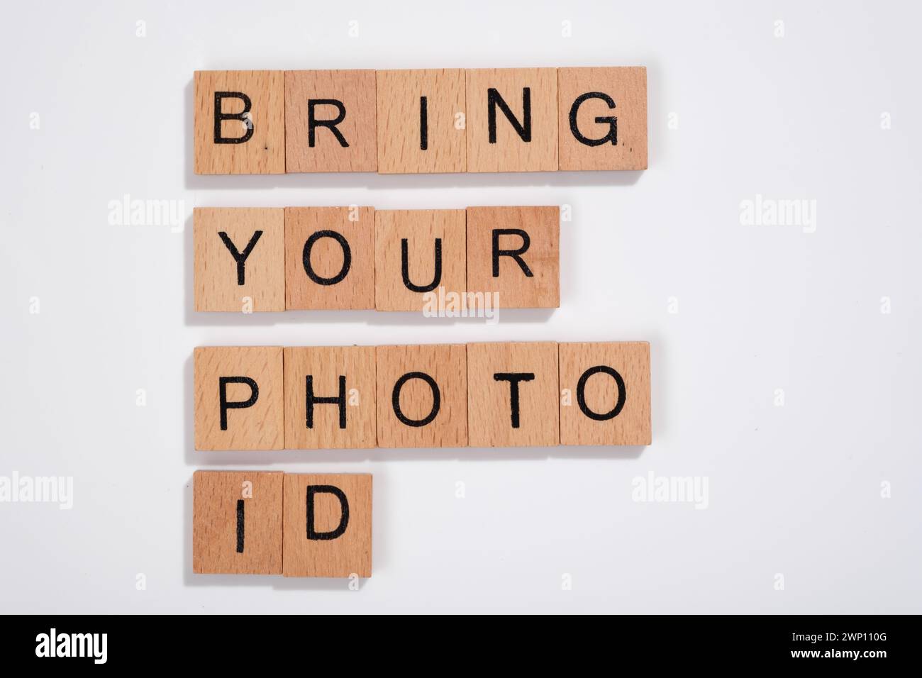 Porta con te un documento di identità con foto Foto Stock