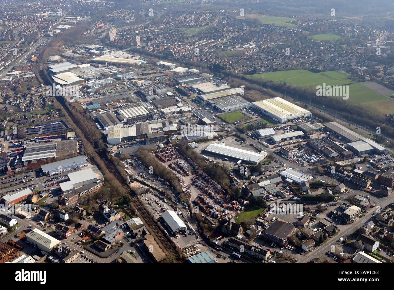 Veduta aerea di Stanningley, Pudsey a Leeds, in particolare la zona industriale tra il by-pass e la linea ferroviaria Foto Stock