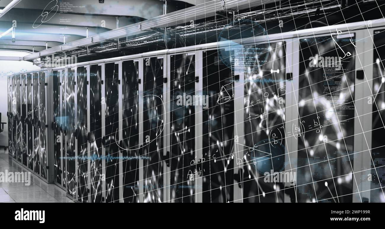 Immagine delle equazioni matematiche e dell'elaborazione dei dati su server di computer Foto Stock