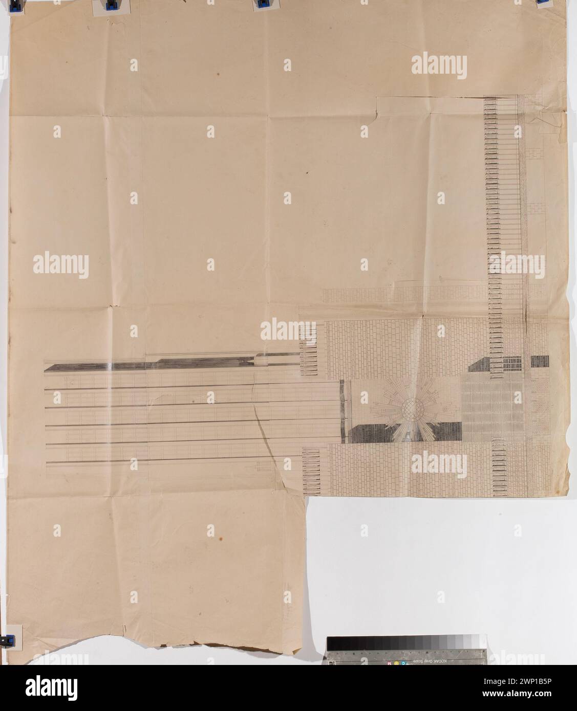 Pniewski Bohdan fu un architetto coinvolto nella progettazione e nelle facciate di chiese e templi, tra cui il Tempio della Divina Provvidenza nel distretto di Varsavia del Maresciallo Piłsudski. Le opere sono associate alla collezione Dar e ai progetti architettonici del Voivodato Masoviano della Polonia. Foto Stock