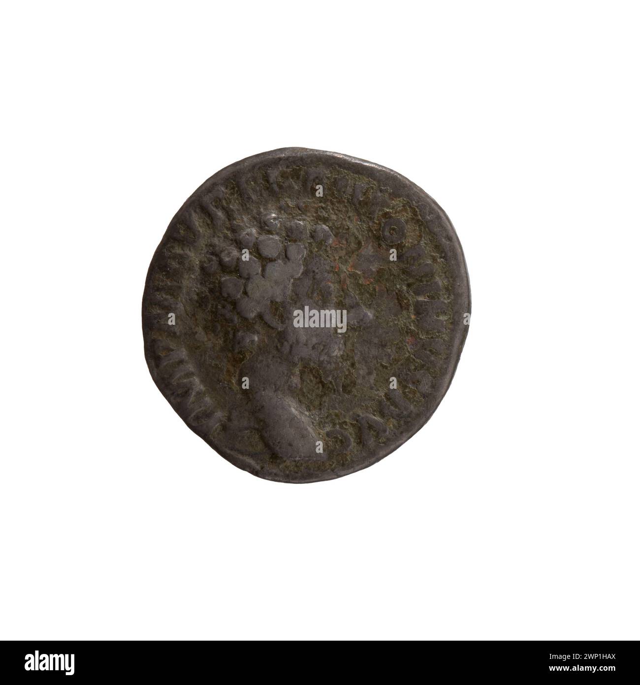 Denario coniato sotto l'imperatore romano Marco Aurelio (161–180 d.C.) tra il 161 e il 162, realizzato in argento, con ritratto imperiale e iscrizioni, usato come valuta nell'Impero Romano. Foto Stock