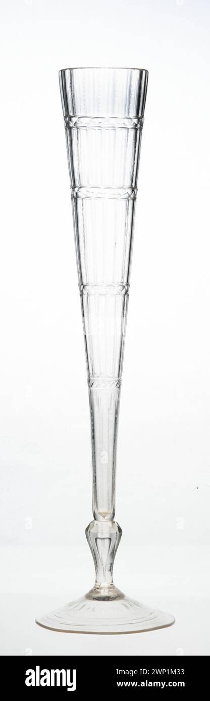 Bottiglia di vetro; vetreria di cristallo (Naliboki; 1722-1862); 3 XVIII secolo (1751-00-00-00-1775-00-00-00); Foto Stock