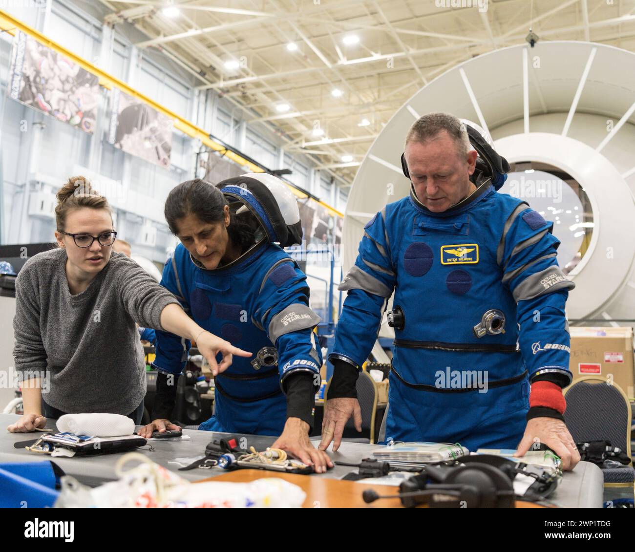 CENTRO SPAZIALE JOHNSON, HOUSTON, TEXAS, USA - 2 novembre 2022 - Boeing Crew Flight test (CFT) astronauti Butch Wilmore, Suni Williams Foto Stock CENTRO SPAZIALE JOHNSON, HOUSTON, TEXAS, USA - 2 novembre 2022 - Boeing Crew Flight test (CFT) astronauti Butch Wilmore, Suni Williams Foto Stock