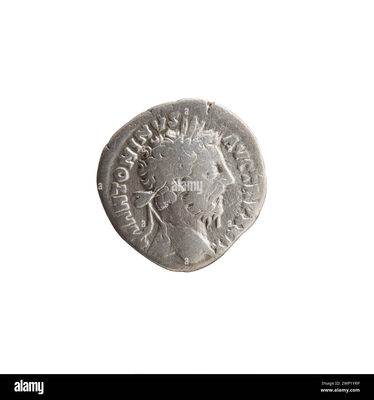 Denario d'argento coniato tra il 174 e il 175 sotto Marco Aurelio, mostrando il ritratto imperiale romano, le iscrizioni e le caratteristiche monetarie del II secolo. Foto Stock