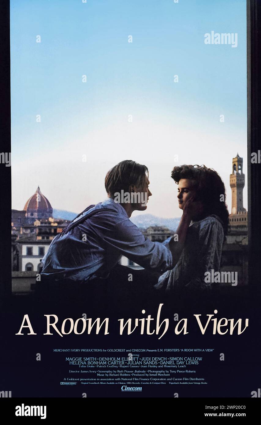 A Room with a View (1985) diretto da James Ivory e interpretato da Maggie Smith, Helena Bonham Carter e Denholm Elliott. Lucy Honeychurch condivide una breve storia d'amore con George Emerson a Firenze, ma mentre cerca di andare avanti con la sua vita trova difficile dimenticare gli eventi di quell'estate. Fotografia di un poster originale da 1985 US a un foglio. ***SOLO PER USO EDITORIALE*** credito: BFA / Cinecom Foto Stock