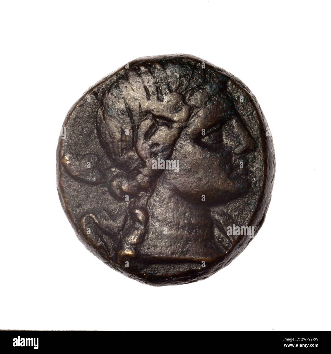 Moneta marrone di Pantikapaion, fine II-i secolo a.C., raffigurante la testa di Dioniso con iconografia militare tra cui archi e goriti; parte della collezione di Terlecki con provenienza documentata. Foto Stock