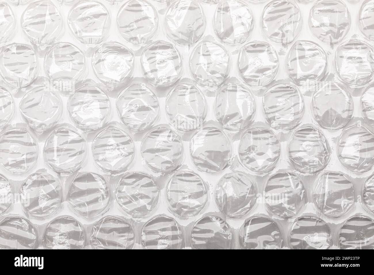 Una vista dettagliata della pellicola a bolle d'aria con tasche circolari imbottite progettate per proteggere gli articoli fragili Foto Stock