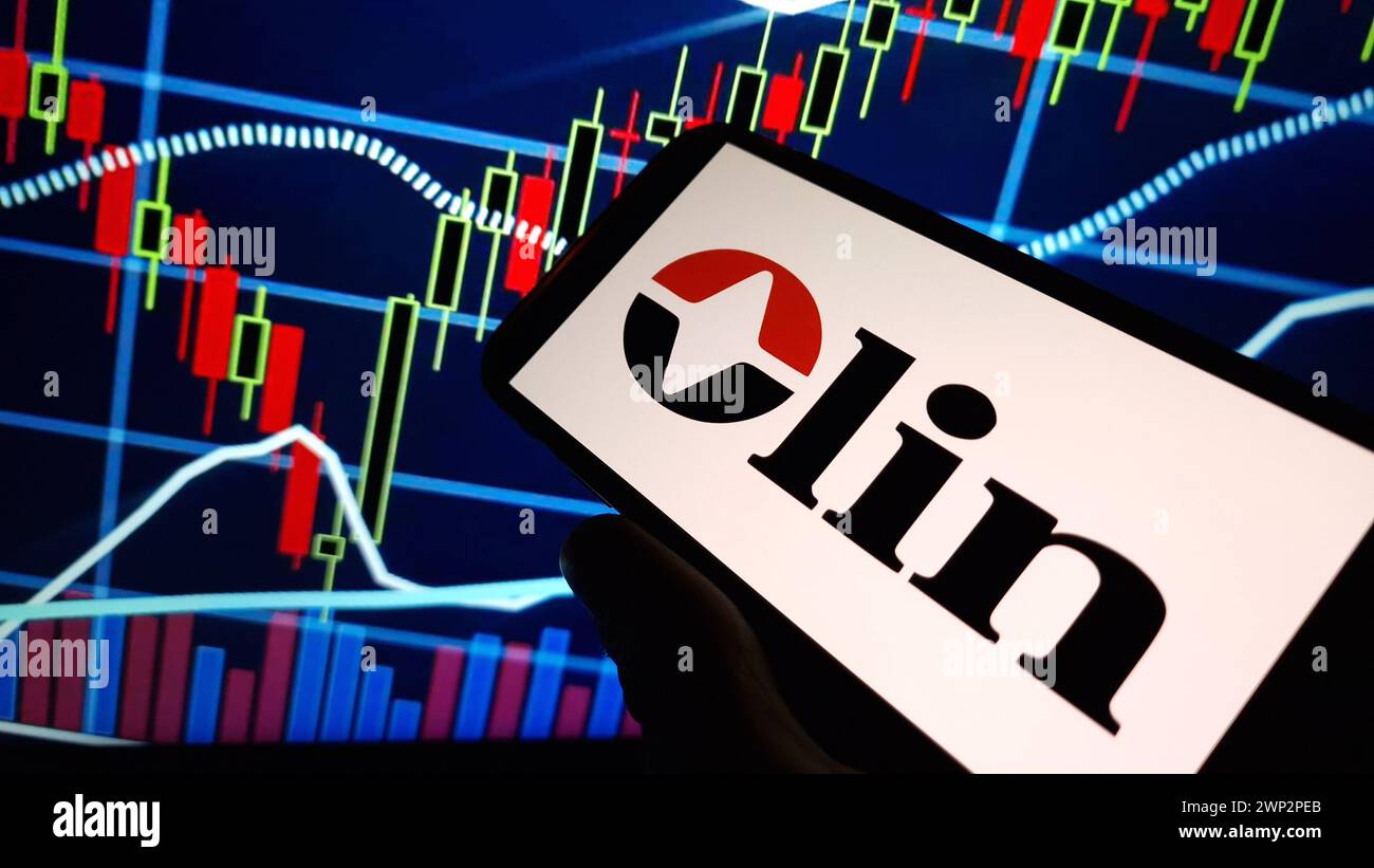 Konskie, Polonia - 3 marzo 2024: Logo della società Olin visualizzato sul telefono cellulare Foto Stock