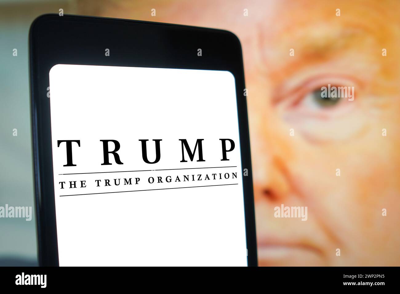 5 marzo 2024, Brasile: In questa foto, il logo Trump Organization viene visualizzato sullo schermo di uno smartphone. (Credit Image: © Rafael Henrique/SOPA Images via ZUMA Press Wire) SOLO PER USO EDITORIALE! Non per USO commerciale! Foto Stock