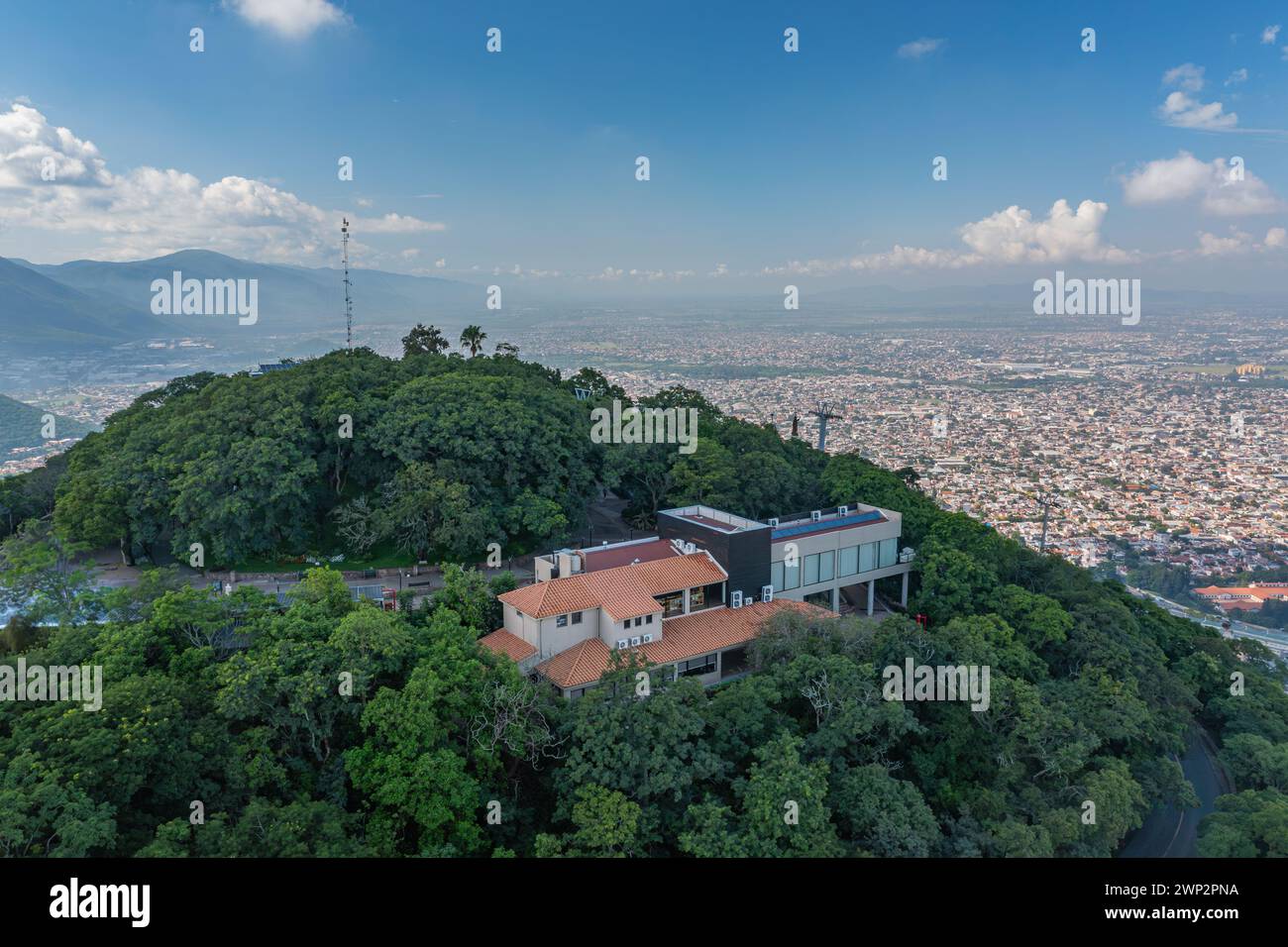 Vista aerea della collina di San Bernardo con la città di Salta alle spalle. Foto Stock