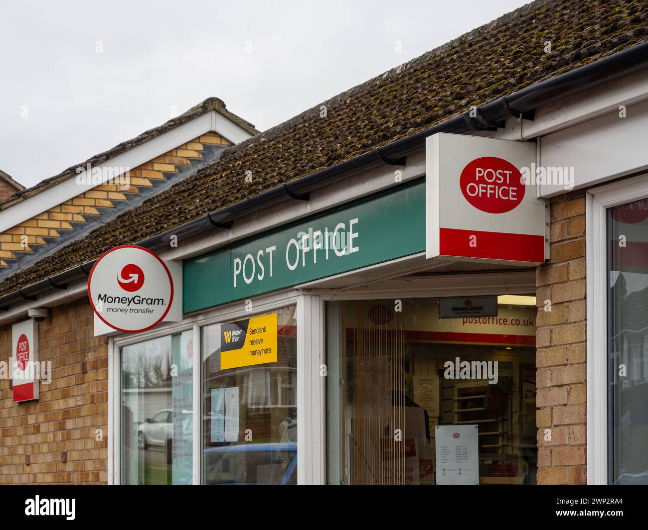 Esterno di un ufficio postale secondario nel villaggio di Hardingstone, Northampton, Regno Unito Foto Stock