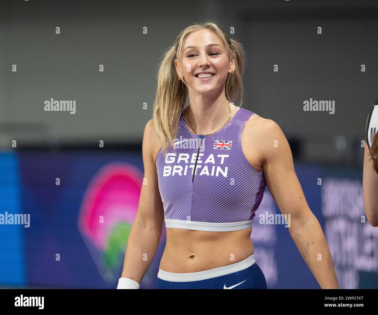 Molly Caudery della Gran Bretagna gareggia nella finale di Pole Vault ai World Athletics Indoor Championships, Emirates Arena, Glasgow, Scozia Regno Unito. 1 sec. Foto Stock