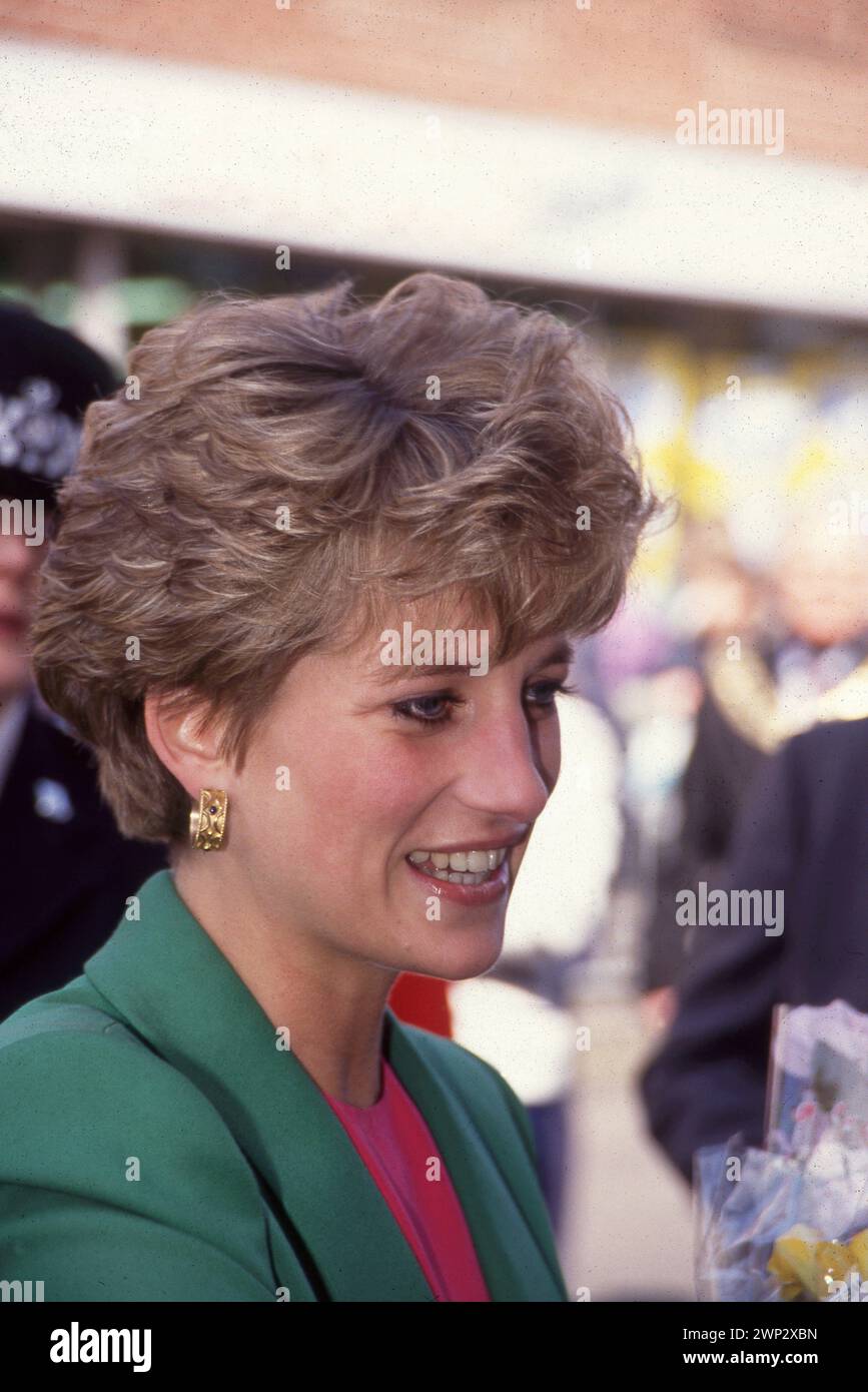 Diana, la Principessa del Galles in visita a Belper, Derbyshire 28 aprile 1992 foto di Henshaw Archive Foto Stock