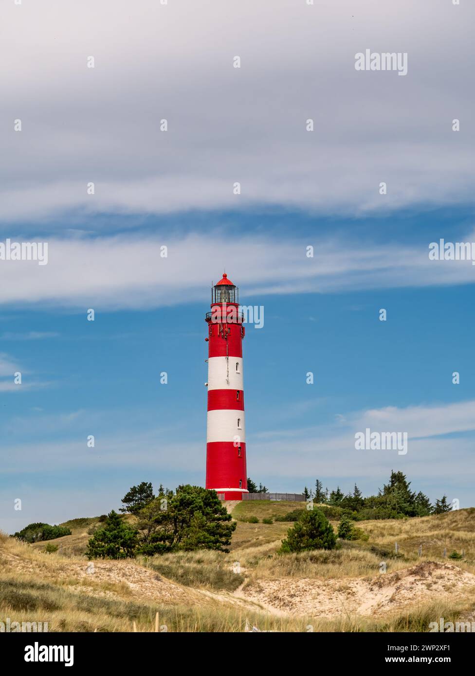 Faro nelle dune vicino a Nebel sull'isola di Amrum, Frisia settentrionale, Schleswig-Holstein, Germania Foto Stock