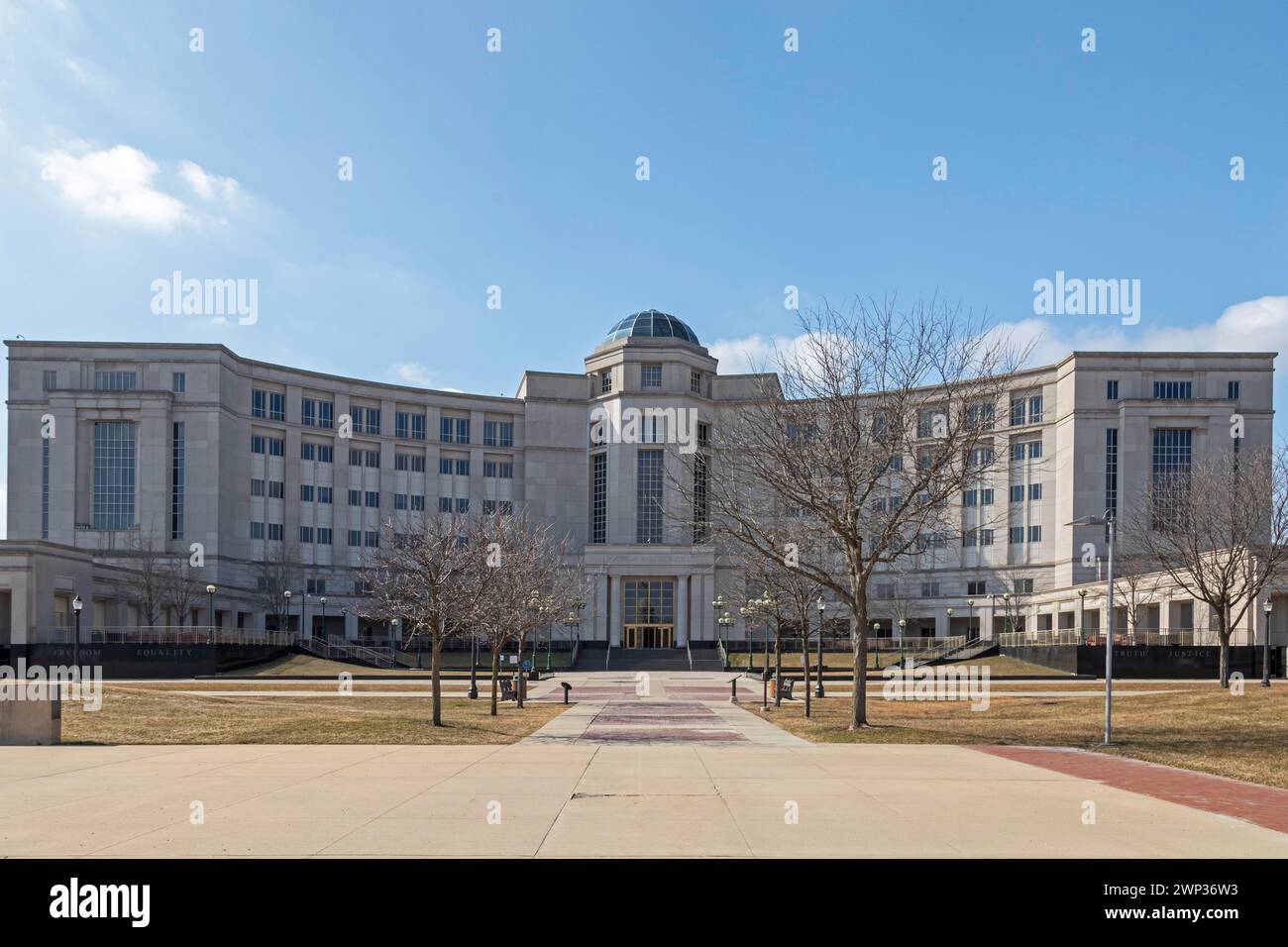 Lansing, Michigan - la Michigan Hall of Justice. L'edificio ospita la Corte Suprema del Michigan e altri tribunali. Foto Stock