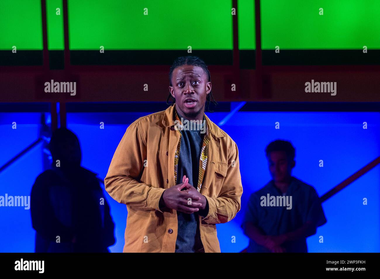 Londra, Regno Unito. 5 marzo 2024. Il cast di sei si esibisce a una chiamata fotografica per "for Black Boys Who Have Considered Suicide When the Hue Gets Too Heavy" al Garrick Theatre come la doppia opera nominata all'Olivier Award ritorna nella capitale. Diretto da Ryan Calais Cameron, lo spettacolo si svolge il 4 maggio 2024, con Tobi King Bakare come Onyx, Shakeel Haakim come Pitch, Fela Lufadeju come Jet, Albert Magashi come Sable, Mohammed Mansaray come Obsidian (nella foto) e Posi Morakinyo come Midnight. Crediti: Stephen Chung / Alamy Live News Foto Stock