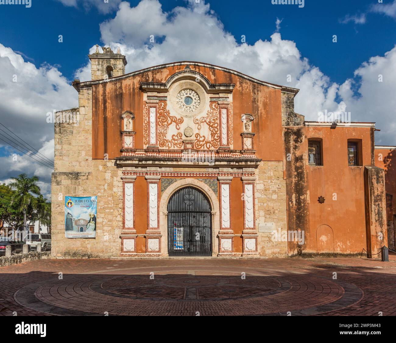 La Chiesa Imperiale e il Convento di San Domenico nella vecchia città coloniale di Santo Domingo, Repubblica Dominicana, completato nel 1535 d.C. UNESCO World H Foto Stock