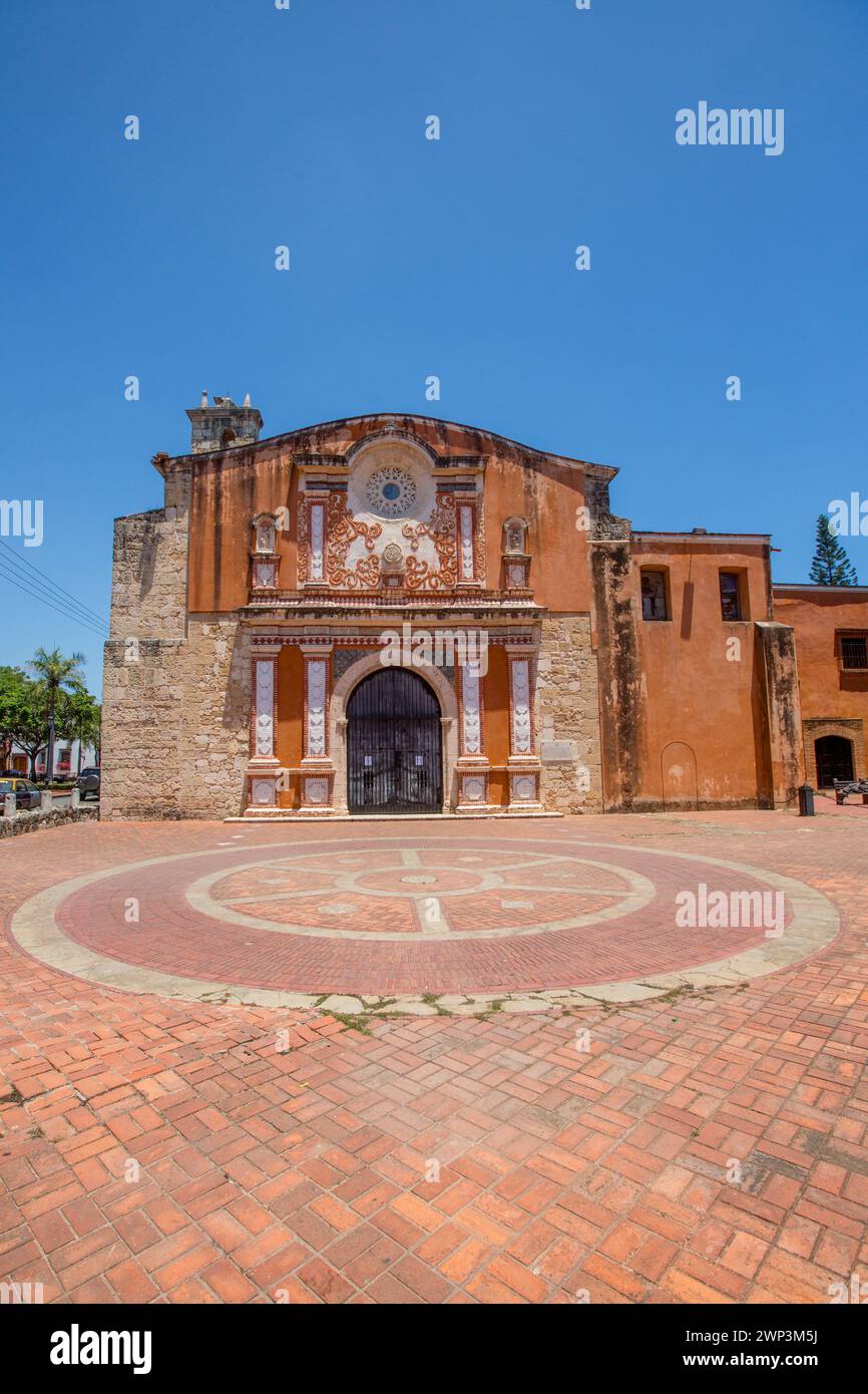 La Chiesa Imperiale e il Convento di San Domenico nella vecchia città coloniale di Santo Domingo, Repubblica Dominicana, completato nel 1535 d.C. UNESCO World H Foto Stock