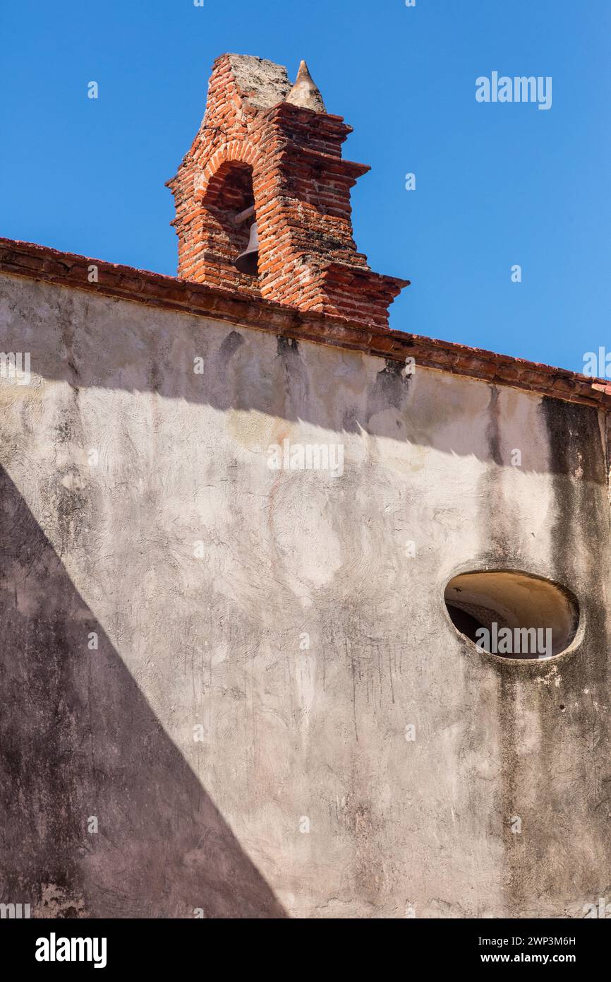 Belfry della Cappella del terzo ordine nella vecchia città coloniale di Santo Domingo, Repubblica Dominicana, completata nel 1535 d.C. parte della C Imperiale Foto Stock