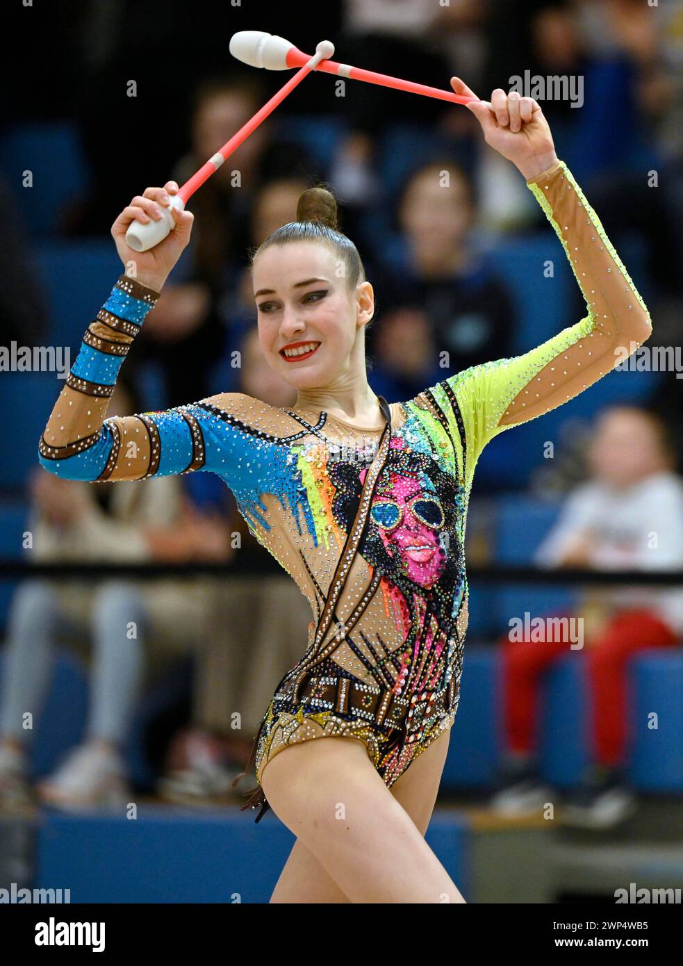 Campione del mondo Darja Varfolomeev (GER), azione, club, ginnastica ritmica, RSG, Schmiden International 2024, Fellbach, Baden-Wuerttemberg, Germania Foto Stock