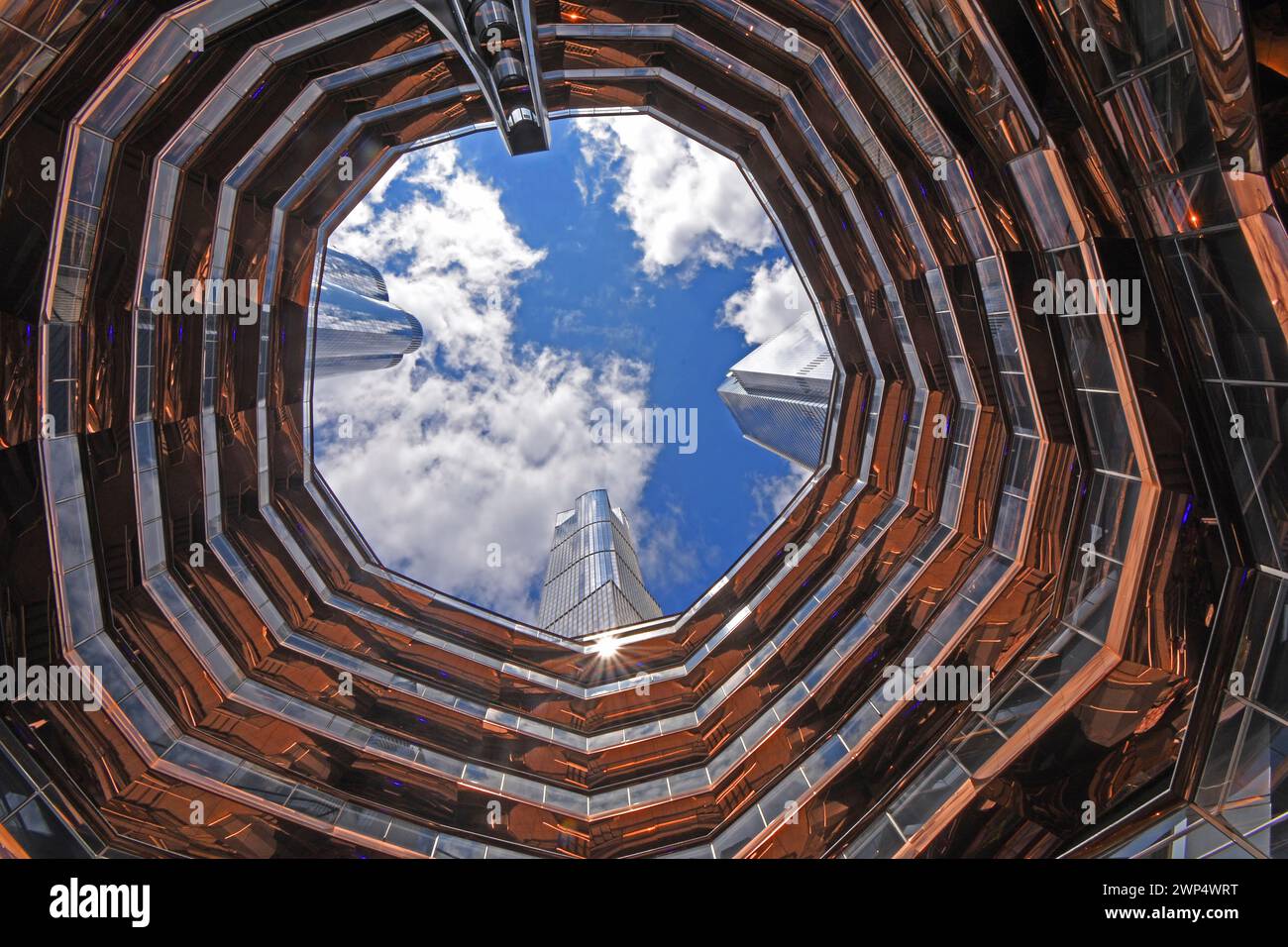 Vista del cielo e delle guglie del grattacielo all'interno della nave, Hudson Yards, Chelsea Neighborhood, West Manhattan, New York City, New York, Stati Uniti Foto Stock