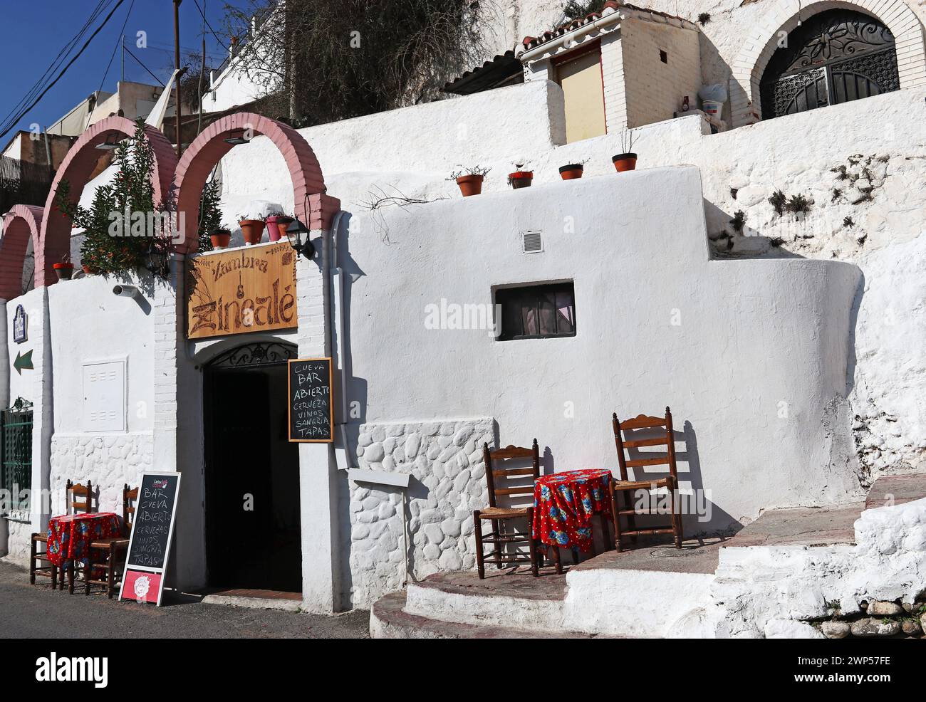 Zambra Zincalé, Sacromonte, Granada, Spagna. Un bar che offre spettacoli di flamenco in una delle grotte bianche di questo quartiere storico di Roma Foto Stock