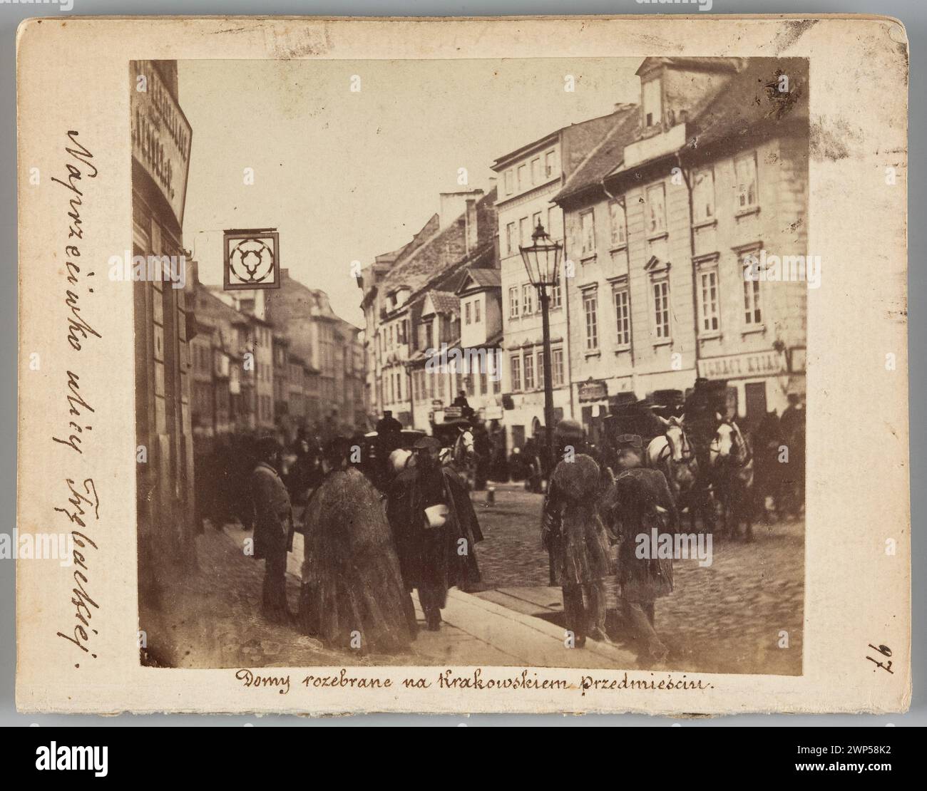 Varsavia. Case demolite nei sobborghi di Cracovia. (Veduta dei sobborghi 'Wrkie' di Krakowskie verso Plac Zamkowy, la cui facciata orientale visibile sulla destra fu demolita nel 1865); Beyer, Karol (1818-1877); 1861-1863 (1861-00-00-1863-00-00-00); Krakowskie Przedmieście (Varsavia - via), Méyet, Leopold (1850-1912 Foto Stock