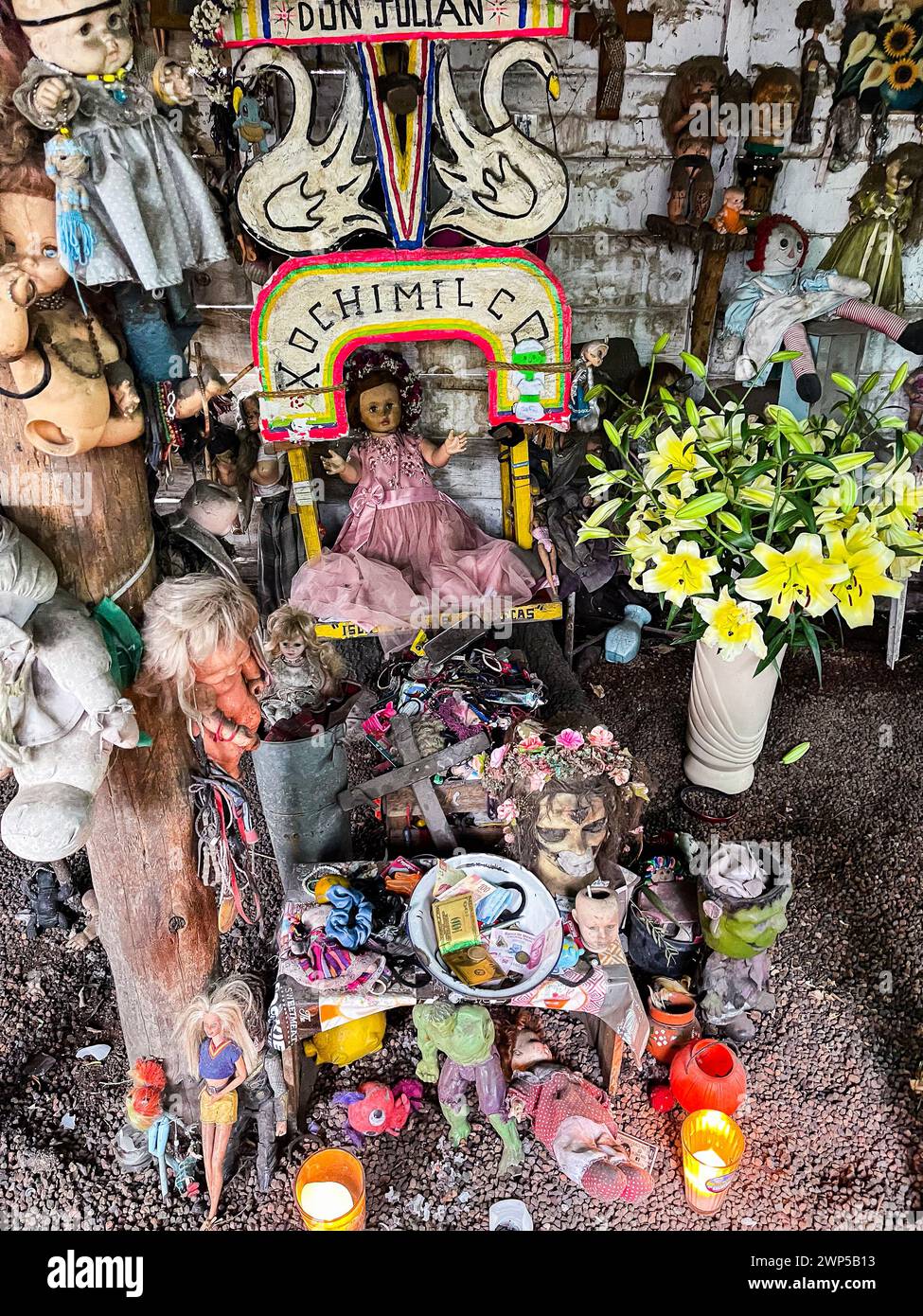 Città del Messico, Messico - 14 ottobre 2023. Nella casa di Don Julian Santana Barrera a Real Island of the Dolls Foto Stock