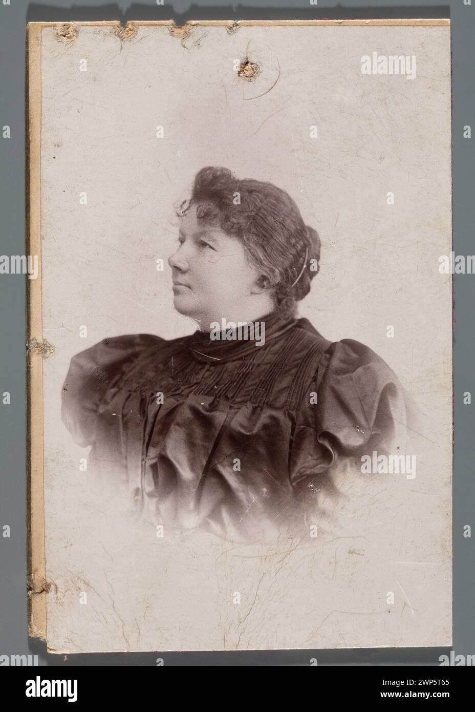Questo ritratto del 1897 di Aleksander Rajchman mostra in profilo l'attrice Aleksandra Trapszo, parte della sua collezione di ritratti femminili di attori. Foto Stock