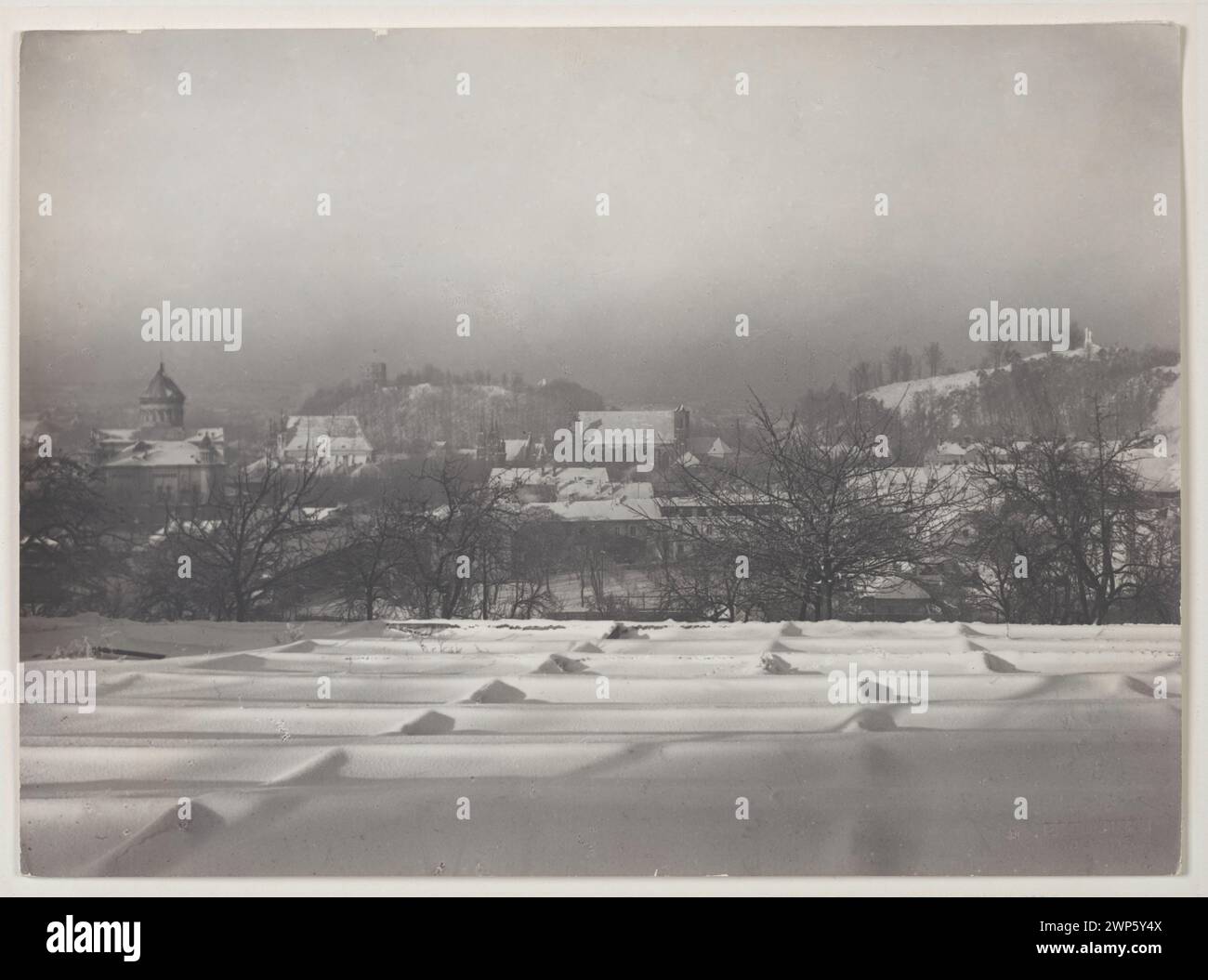 Vilnius in inverno. Vista sulla città dai giardini missionari; Zdanowscy, Edmund e Bolesława, Zdanowski, Edmund (1905-1984), Zdanowska, Bolesław (1908-1982); circa 1935 (negativo); circa 1940 (stampa) (1930-00-00-1944-00-00-00); Foto Stock