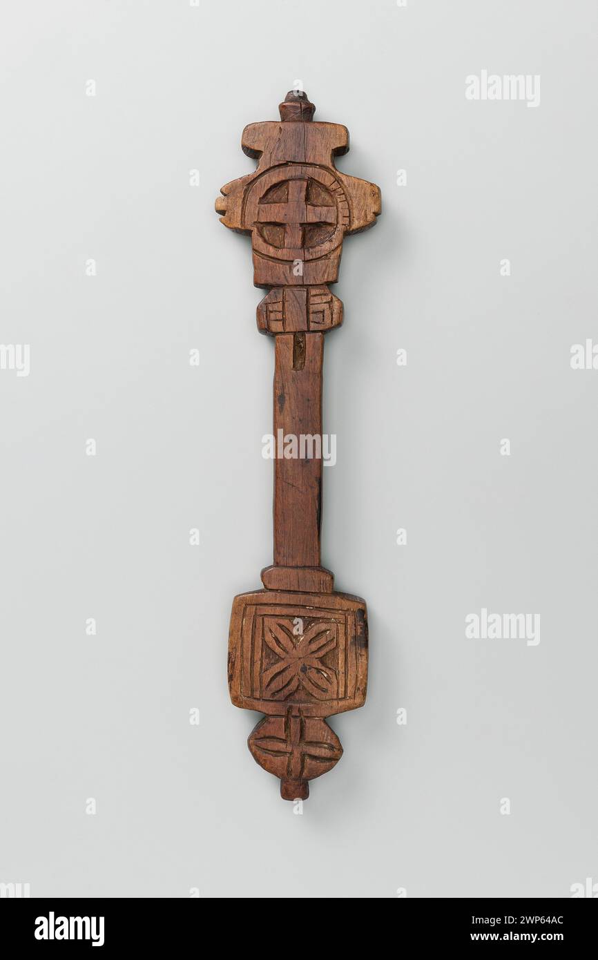 Croce a mano etiope del 1900-1960, creata in un laboratorio sconosciuto e parte della collezione di Wacław Korabiewicz, che rappresenta l'artigianato religioso cristiano tradizionale. Foto Stock
