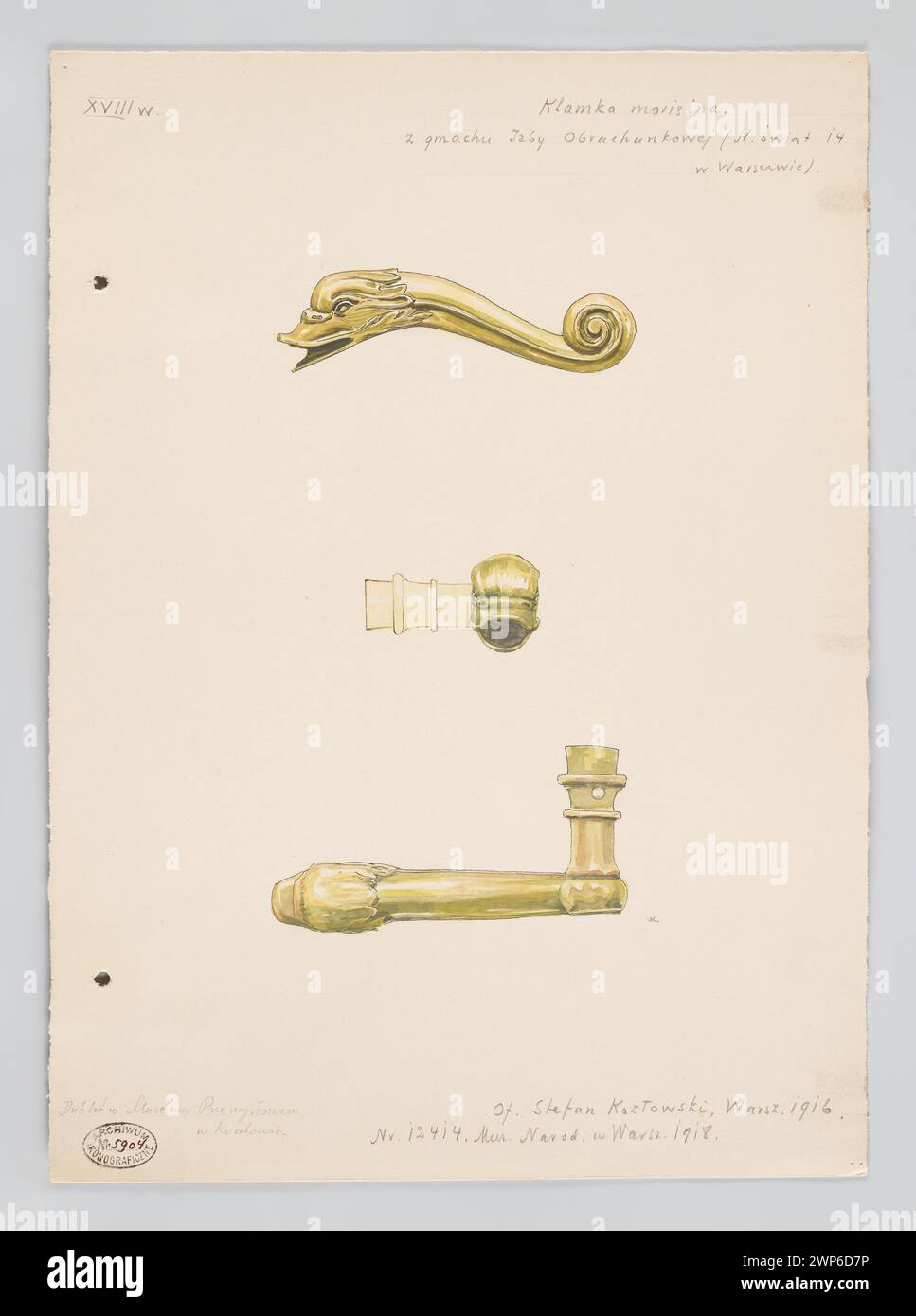 Una rappresentazione del 1916 di un manico a forma di delfino dall'edificio della sala contabile di Varsavia, che mostra la vista frontale, laterale e angolata, documentando il design, materiale e stato della collezione museale, illustrato da Mieczysław Kotarbi. Foto Stock
