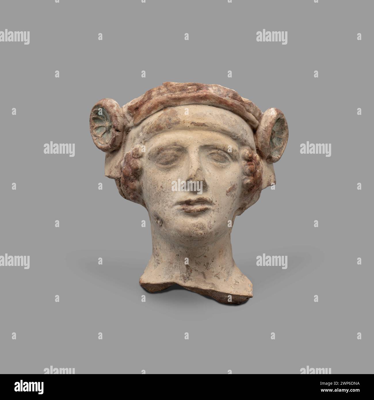 Statuette di terracotta di Dioniso del V-IV secolo a.C., originarie di Tarent, raffiguranti il dio greco del vino e della festività. Foto Stock